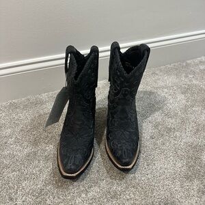 Lane Woman’s Cowboy Boots